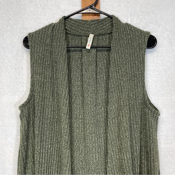 Gilli Olive Green Knit Sleeveless Cardigan Size‎ L - Picture 2 of 9